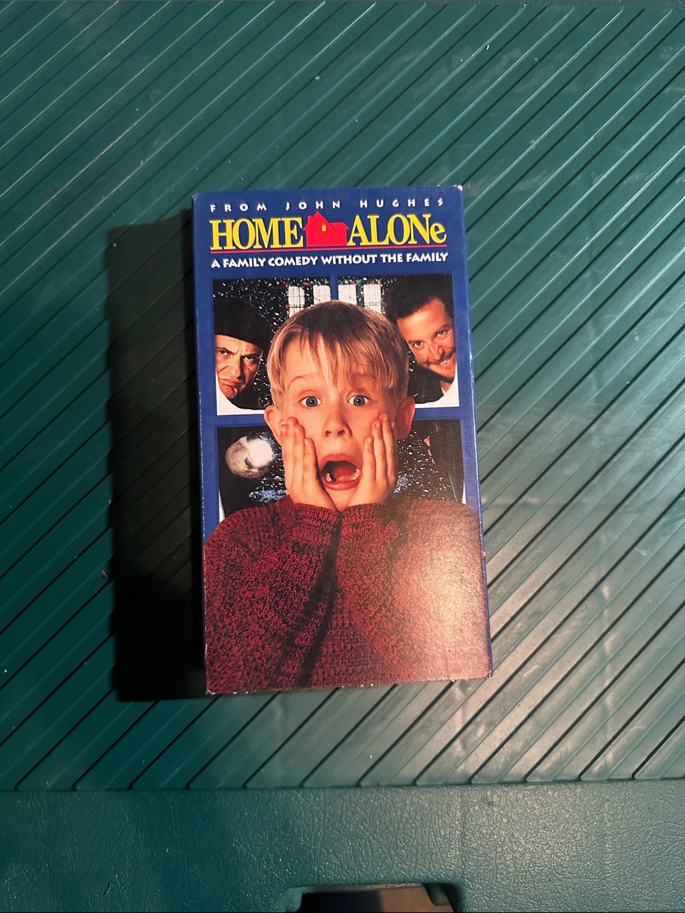 Home Alone VHS Tape - Iconic Movie Cover (Blue, Red)